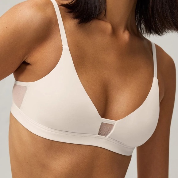 pepper Other - NWT PEPPER Limitless Wirefree Bra in White Smoke Size Large NEW